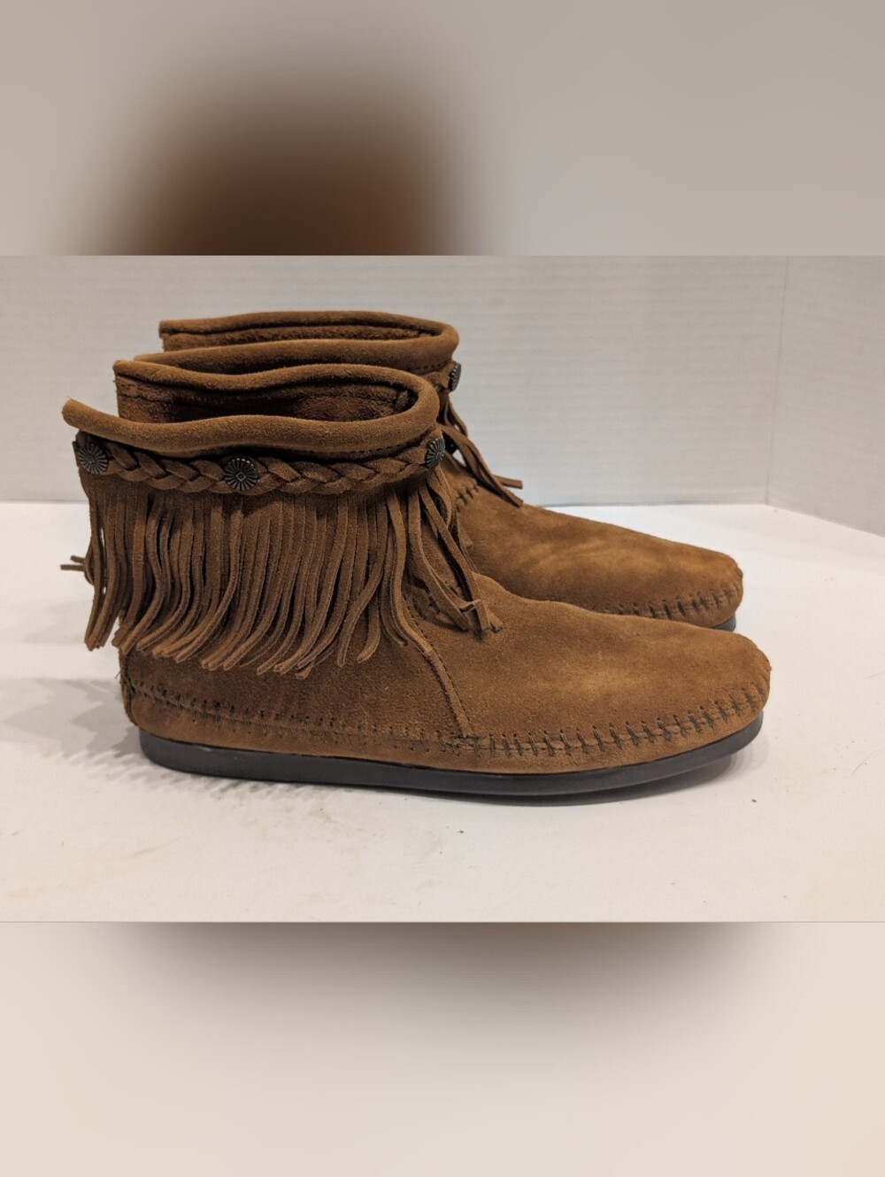 Minnetonka Women's 7.5 Chestnut Brown Suede Zip Back Fringe Moccasin Boots W1